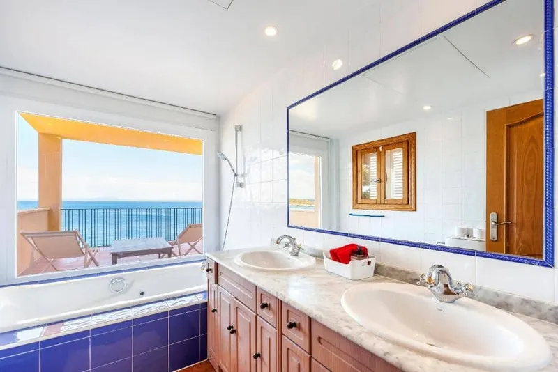 Villa for rent in Cala Vinyes / Cala Vinyas / Cala Viñas, Calvià, Mallorca — photo 12