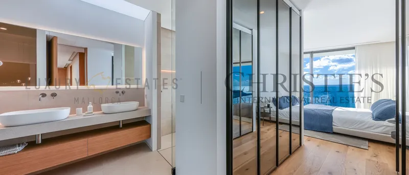 Luxury villa in Santa Ponsa in first sea line in direct proximity to Port Adriano — photo 9