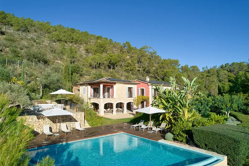 Idyllic rural villa with unique privacy - Marcel Remus Real Estate — photo 1