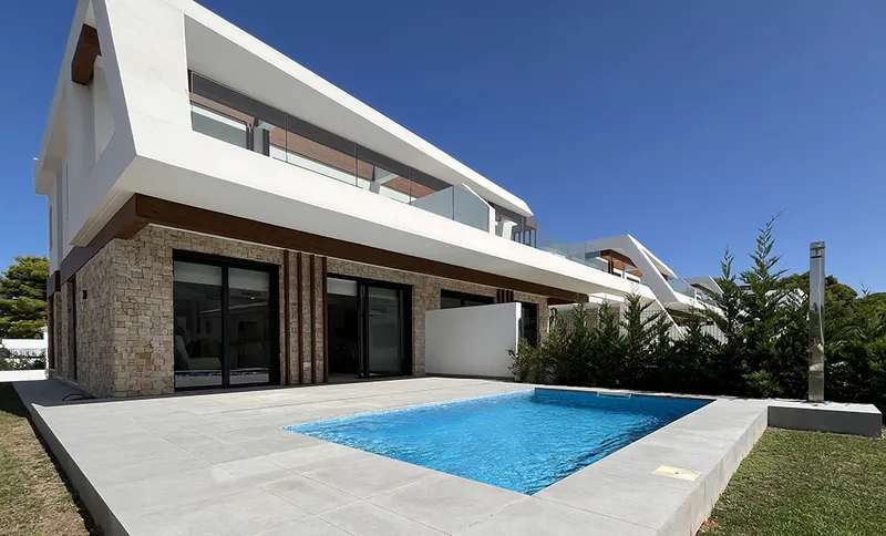 New contemporary villa with private garden and pool in a premium residence in Cala Ratjada Mas — photo 1