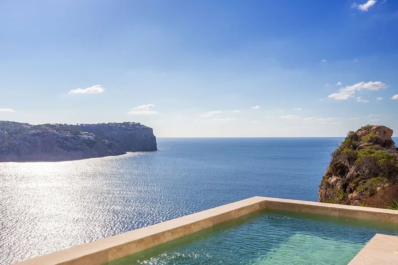 Modern renovated luxury villa with breathtaking sea views — photo 1