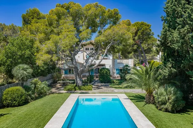 Exclusive villa for sale 200m from the beach in Puerto Pollensa, North Mallorca — photo 1