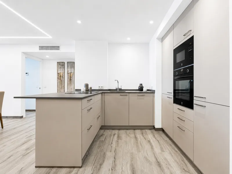 Luxurious modern apartment on the first sea line in Santa Ponsa — photo 10