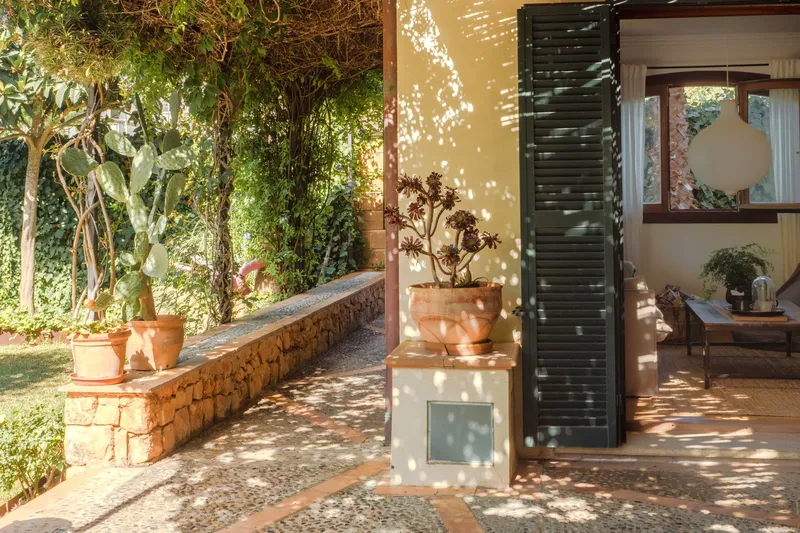 Beautiful family villa with pool in Palma de Mallorca — photo 9