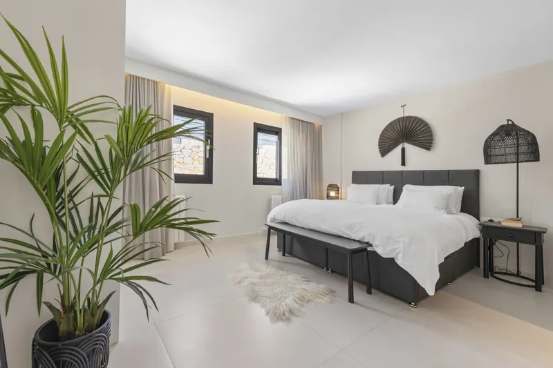 Villa in Portals Nous for sale – renovated luxury villa with heated pool, guest apartment and proximity to Puerto Portals — photo 7