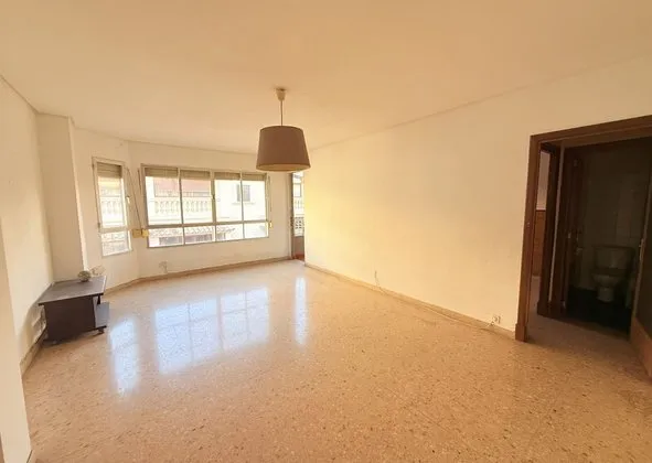 Flat / apartment in Calle Uetam, Pere Garau, Palma de Mallorca — photo 1