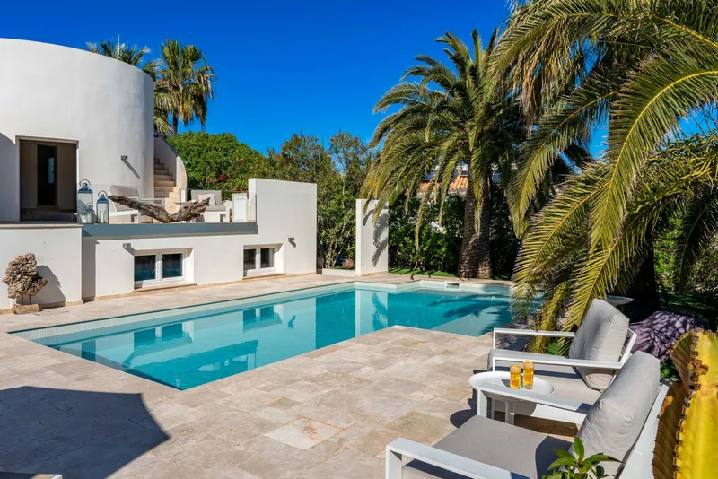 Exclusive villa in a prestigious residential area with spectacular sea views — photo 3