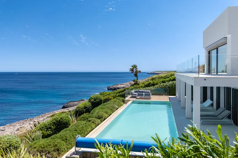 Front line villa with coastal views in Cala Murada — photo 1