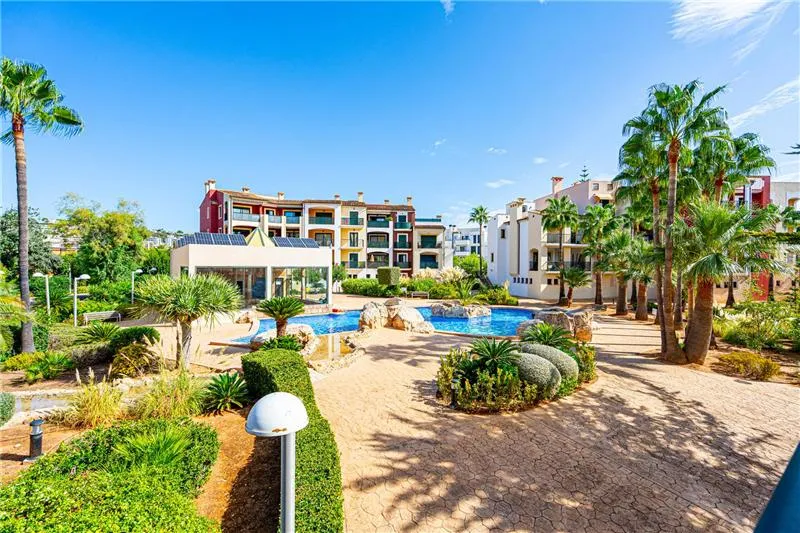 Apartment in a residential complex with swimming pools — photo 12
