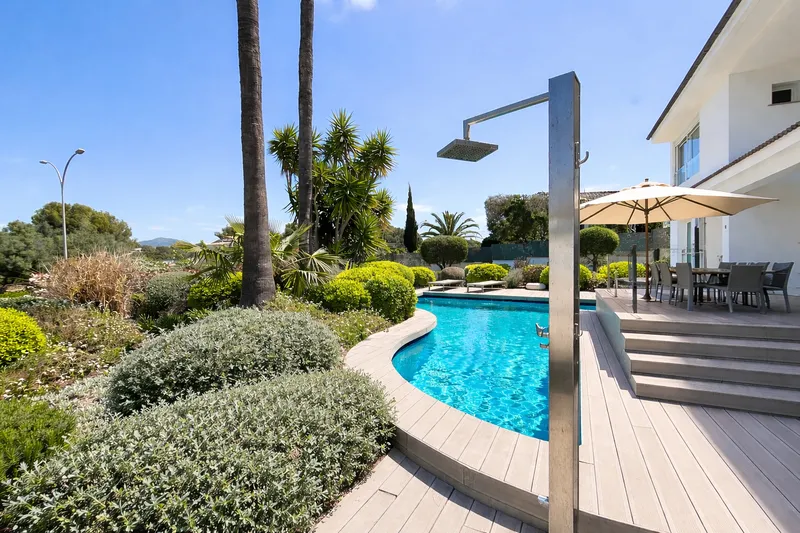 Beautiful family villa in a prestigious location in Nova Santa Ponsa — photo 2
