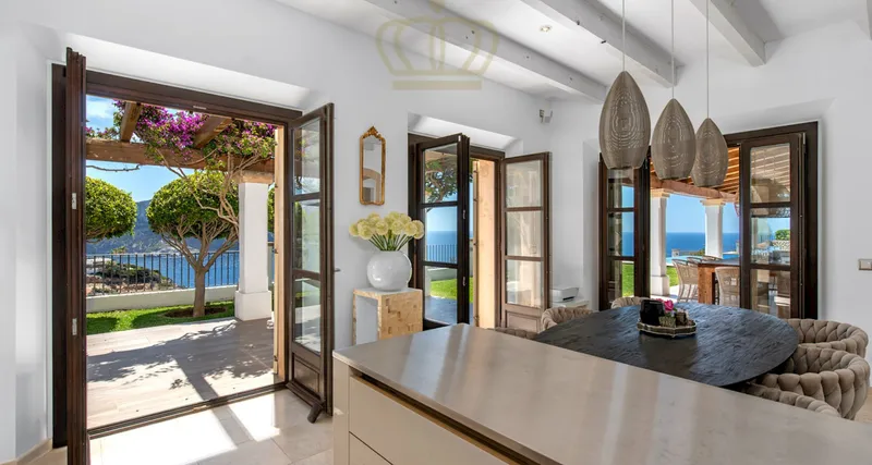 Luxurious first-line sea view villa with pool in Port Andratx - for rent — photo 6