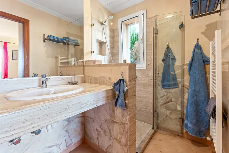 Exposed villa with holiday rental license, pool, parking space and fantastic sea views — photo 9