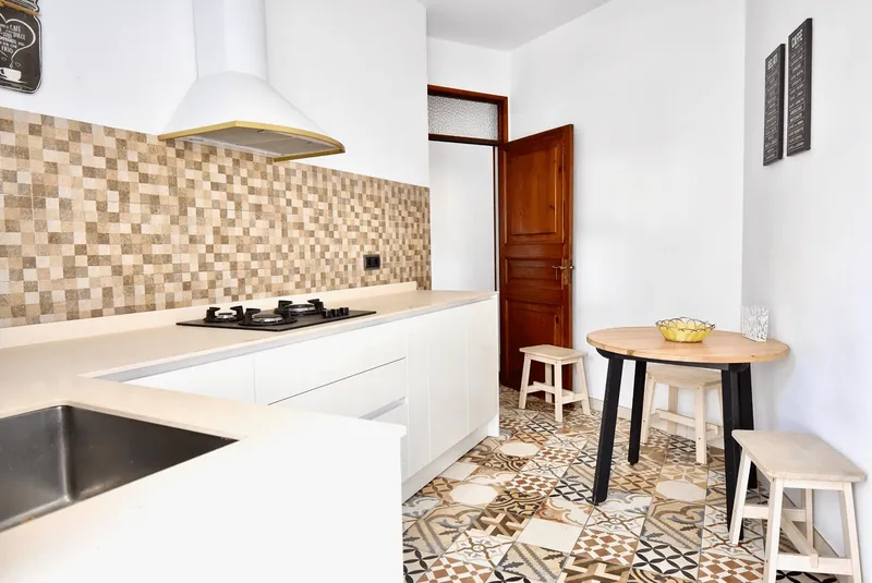 Renovated apartment with terrace and four bedrooms in the old town of Palma de Mallorca — photo 10