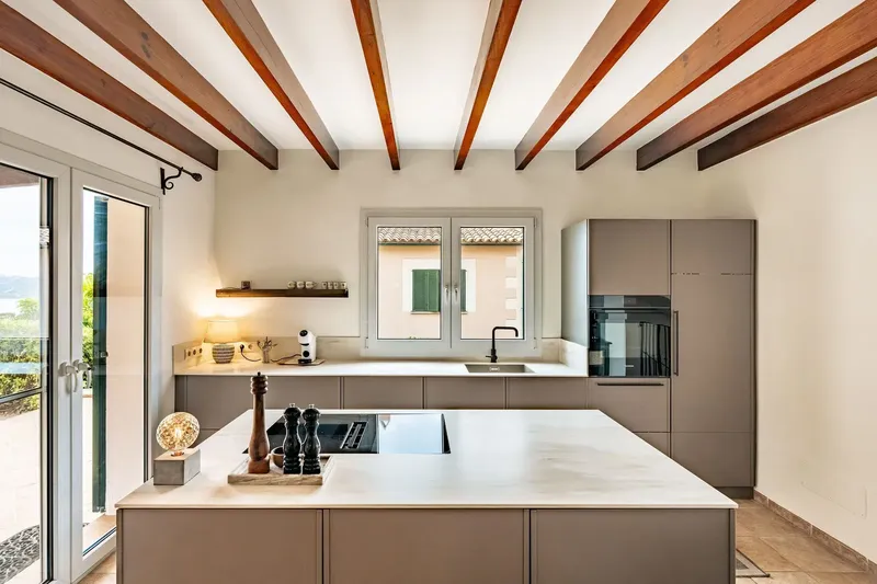 Semi-detached house in an elevated position with spectacular sea views and private pool — photo 9