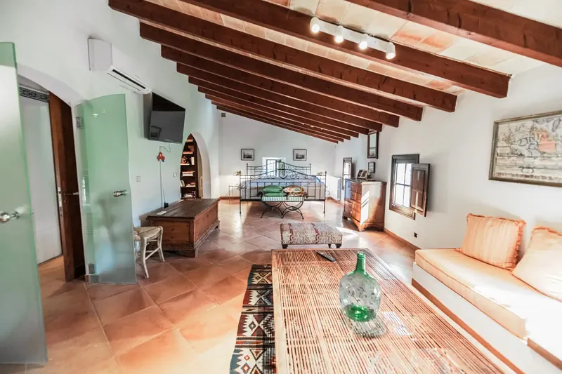 This beautiful Mallorcan finca has been carefully restored to a very high level, and now features all modern amenities — photo 4