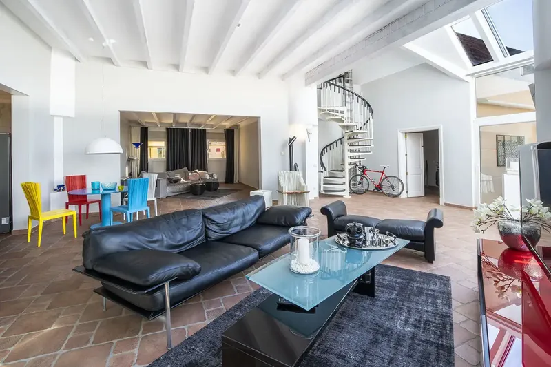 Located in the center of one of the most luxurious ports in Mallorca, we present this fabulous penthouse in Puerto Andratx. The spacious property — photo 3