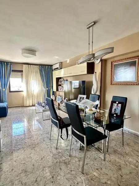 Spacious, bright and ready to move into — photo 2