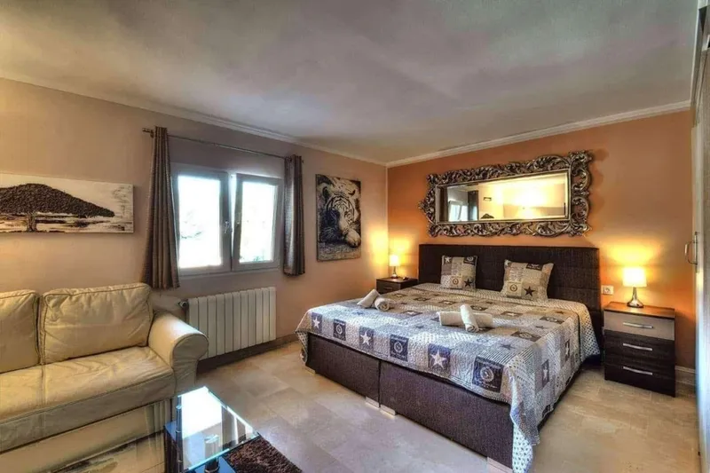 Villa with three separate apartments in Paguera — photo 12