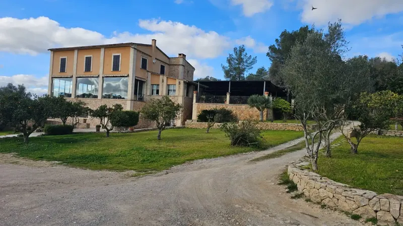 Rustic Estate for Sale: A Private Paradise with Commercial Potential — photo 1
