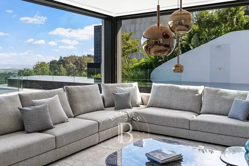Modern Son Vida Residence with Pool, Garden, and Luxury Amenities — photo 4