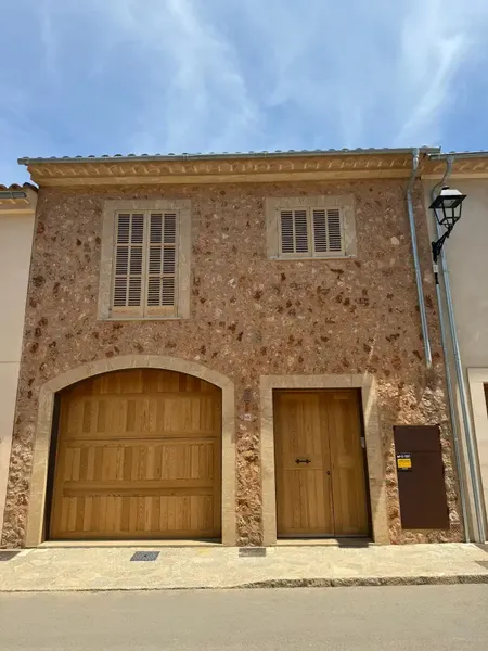 This beautiful 221 m² home has been built with modern high-quality materials, while respecting the traditional Mallorcan architecture — photo 2