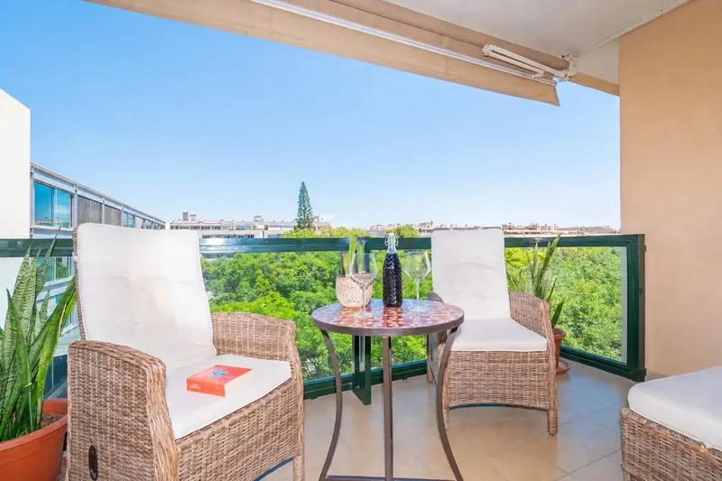 Fantastic 3-bedroom apartment with terrace, parking, storage room and park views in Camp Redó — photo 1
