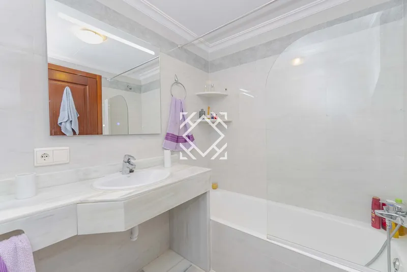 Exclusive penthouse for sale in Puerto de Alcudia, Mallorca — photo 11