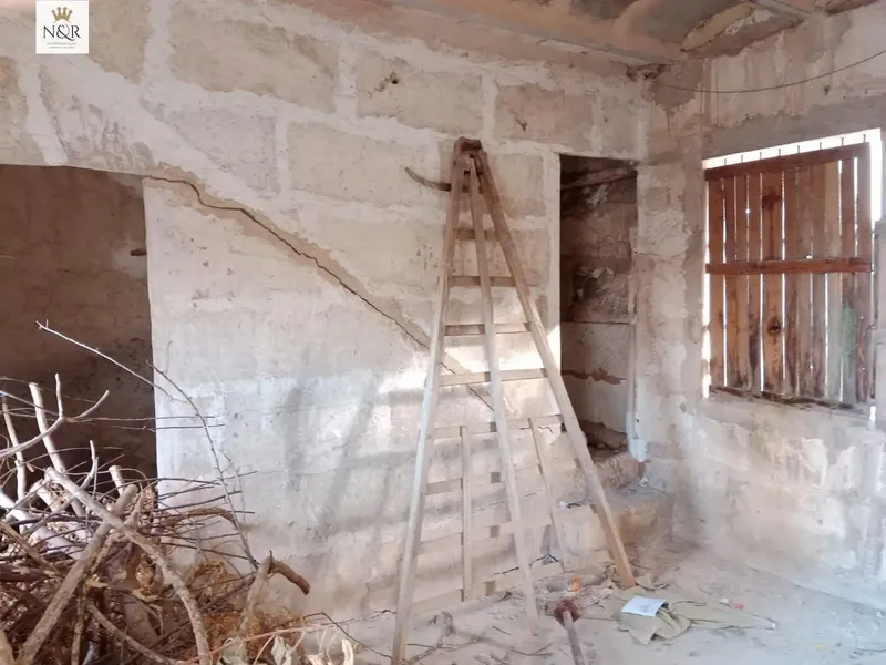 Charming house to renovate in Lloseta, with an unbeatable location near the train station and all basic services. — photo 2
