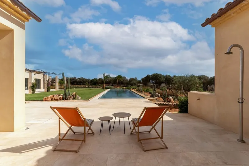 Stunning Mallorcan Finca with Pool House and Breathtaking Views in Campos — photo 4