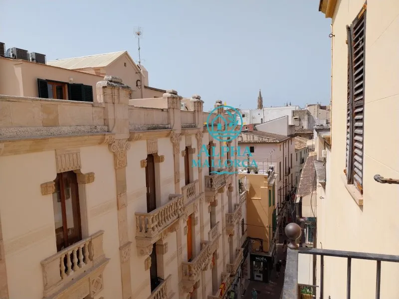 Palma Old Town: Renovated apartment with private terrace and optional underground parking space — photo 9