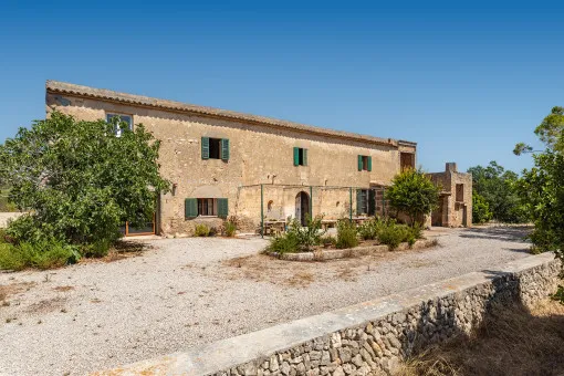 Porreres, authentic Mallorcan manor house with many possibilities — photo 1