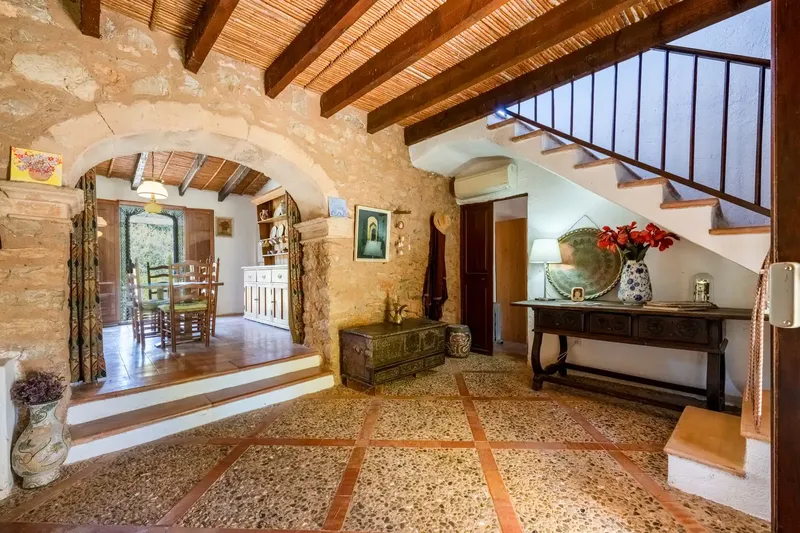 This charming natural stone finca from 1900 combines the authentic character of Mallorca with versatile usage possibilities — photo 4