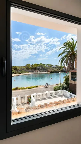 Situated on the first line facing the port of Portopetro, this villa stands out for its generous surface area, its wide views of the Mediterranean and — photo 9