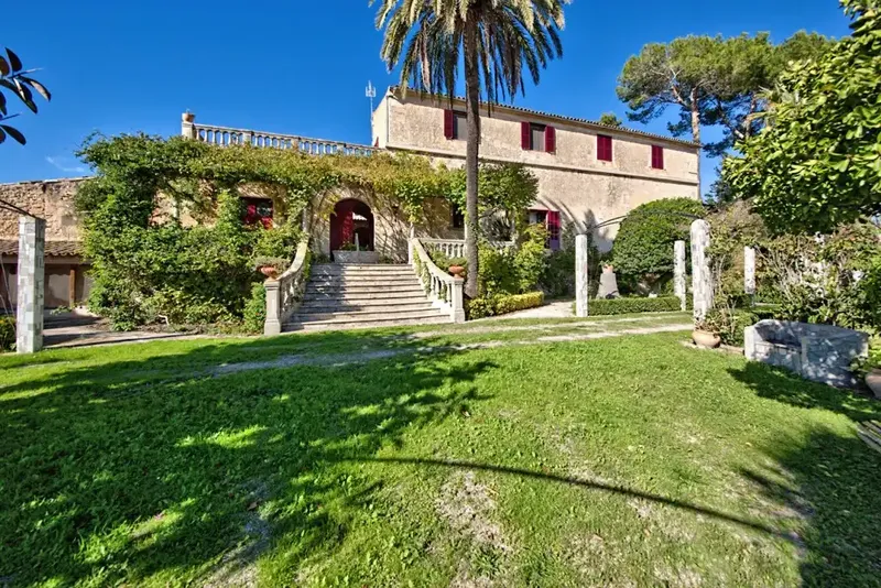 This spectacular rustic finca dating from the 17th century is located on a huge plot of more than 400,000 m2 between Montuïri and Vilafranca de Bonany — photo 2