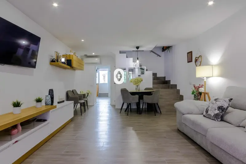 INMOCLAUS presents this three-storey house for sale, located in one of the most central areas of Inca, this bright terraced house is — photo 2