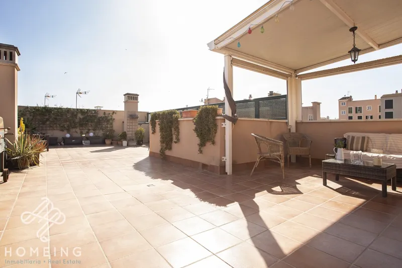 Penthouse with large terrace, elevator, communal pool and parking with storage room. — photo 2