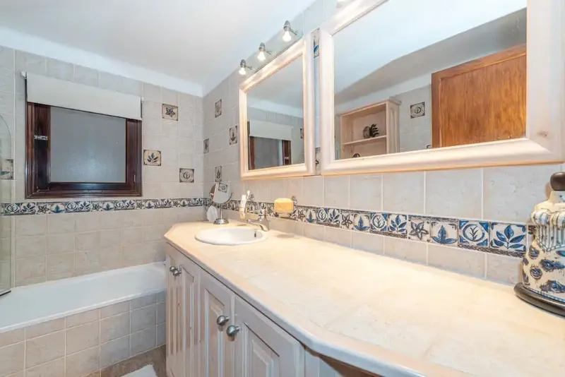 Presented exclusively by Balearic Properties, this charming house is located in the highly sought-after area of Gotmar, Puerto Pollensa. — photo 8