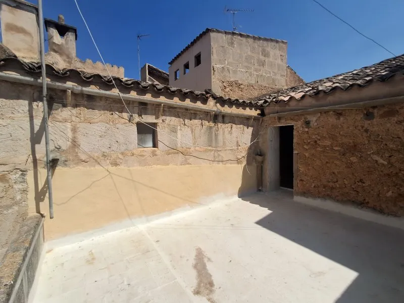 Unfurnished two-storey village house with garden, terraces and garage in the centre of Campos -DH 33 — photo 6