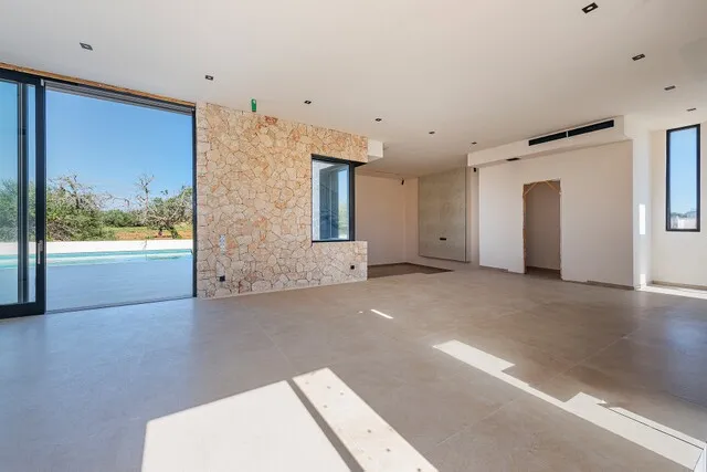 Modern villa with pool for sale in a quiet area near Sa Rapita, Mallorca — photo 3
