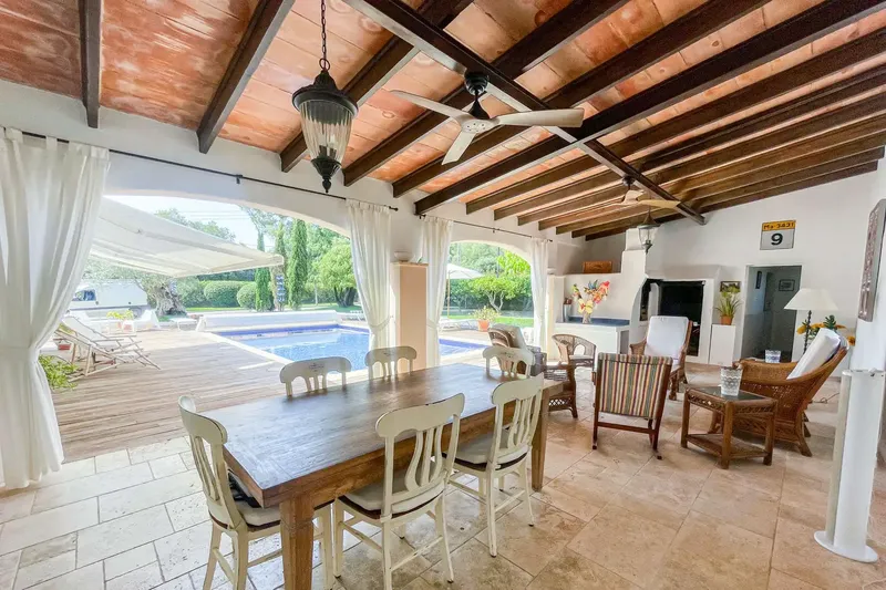 Surrounded by Mediterranean vegetation and just 1.5 km from the white sandy beaches of Playa de Muro, this beautiful finca combines — photo 6
