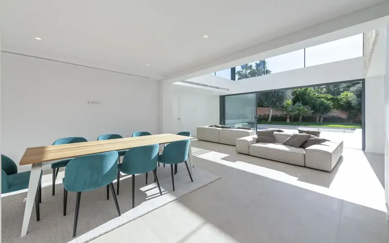 This beautiful villa in Nova Santa Ponsa with pool is located in a quiet and exclusive residential area of Mallorca, near the Club Ná — photo 8