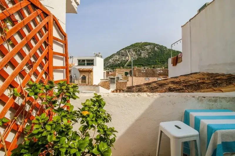 A practical townhouse in a fantastic location in the old town of Pollensa — photo 1