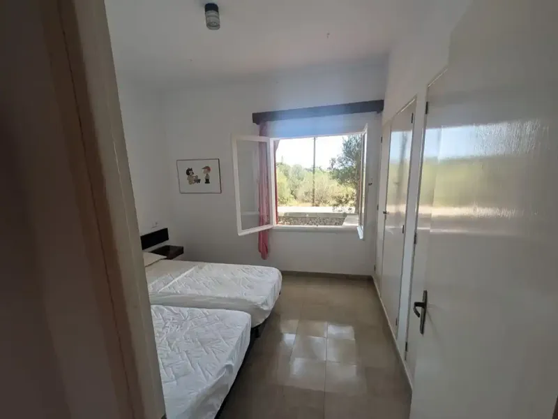 Casa de 170 m² en amplia parcela de 1.417 m². Se trata de una vivienda con dos amplios porches orientados a este y sur. Zona exterior con ve — photo 9