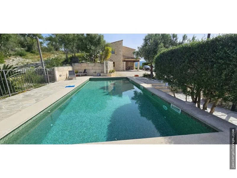 Rental of independent house or chalet at Calle de l'Amistat, 11 — photo 2