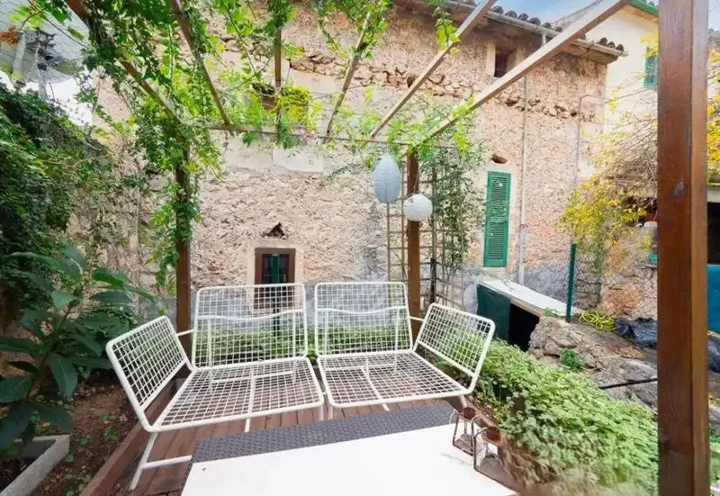 Village House in Caimari with Rustic Charm, Garden and Great Renovation Potential — photo 10
