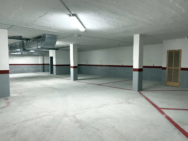 Parking space in La Salle area — photo 2