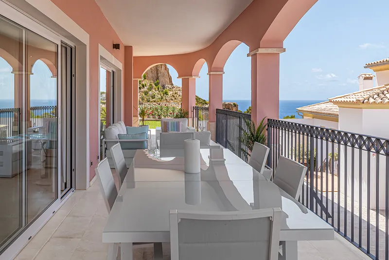 Wonderful garden apartment with sea views — photo 1