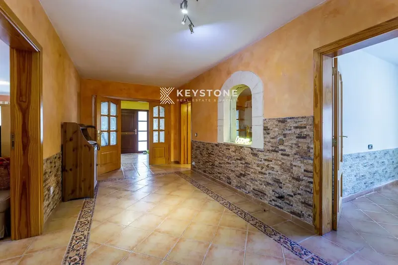 Descubre este encantador chalet en Palmanova, una propiedad amplia, privada y versátil, ideal para disfrutar de Mallorca durante todo el año — photo 11
