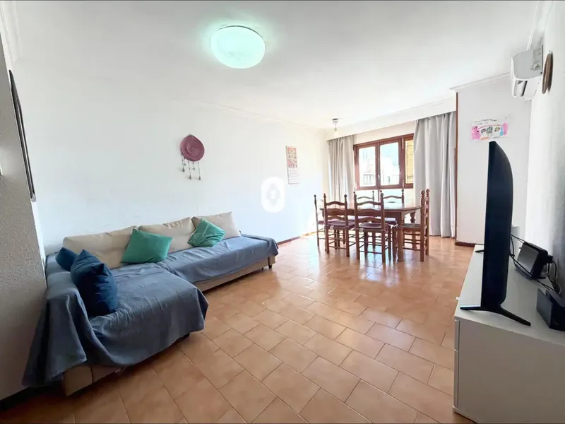 Spacious first floor with elevator and parking space for sale in a quiet community of only three floors — photo 1