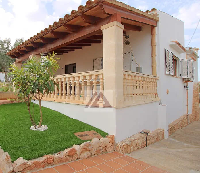 Village house for sale in Portocolom — photo 1